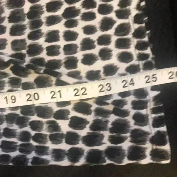 Michael MICHAEL KORS Black & White knotted Front Metal loops Shoulder Top-M - Picture 9 of 9